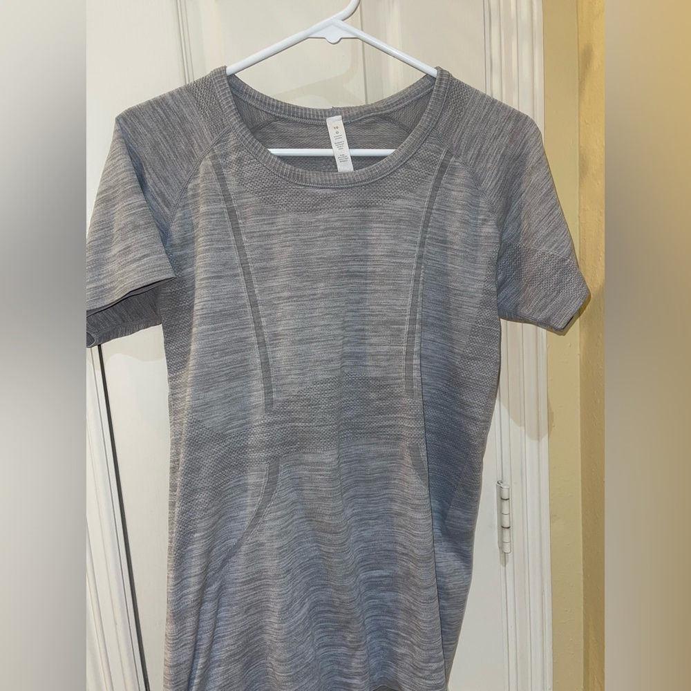 LULULEMON grey short sleeved swiftly tech